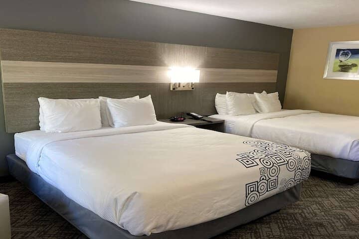 Room 6 of 25