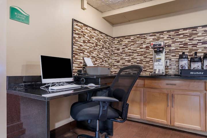 Business Center 23 of 25