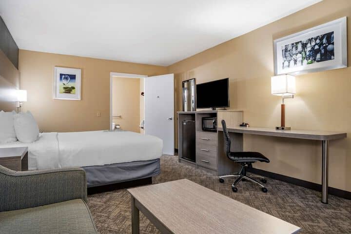 Room 12 of 25