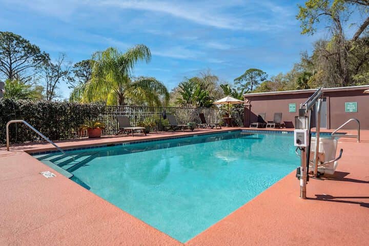 Pool 15 of 25